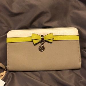 Jessica Simpson wallet